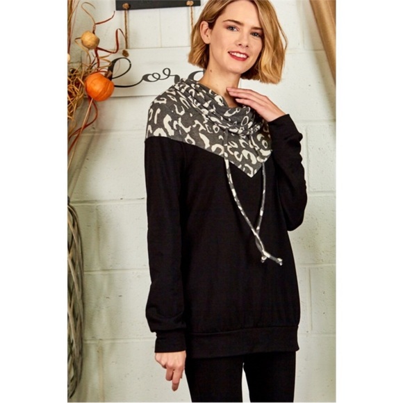 - Cowl Turtleneck Leopard Print Sweatshirt - - Picture 3 of 14